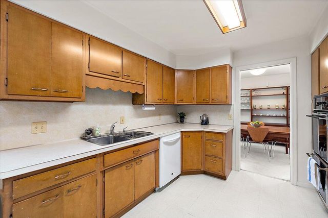2511 Londonderry Road, Ann Arbor, MI 48104