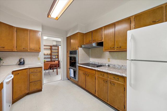 2511 Londonderry Road, Ann Arbor, MI 48104
