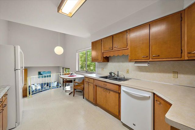 2511 Londonderry Road, Ann Arbor, MI 48104