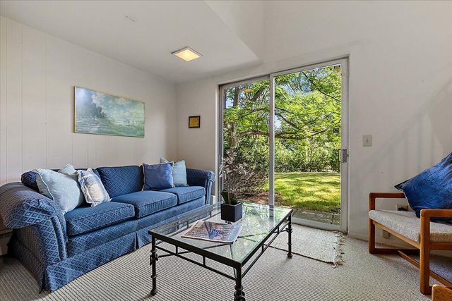 2511 Londonderry Road, Ann Arbor, MI 48104