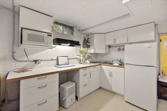 2511 Londonderry Road, Ann Arbor, MI 48104