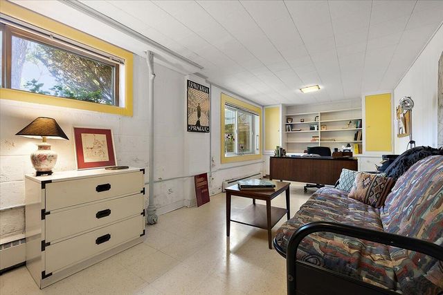 2511 Londonderry Road, Ann Arbor, MI 48104