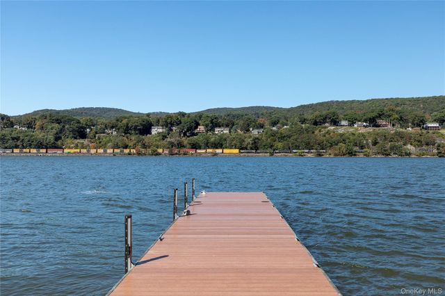 32 Hudson River Lane, Garrison, NY 10524