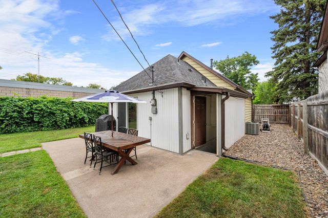 1404 12th Avenue NE, Minneapolis, MN 55413