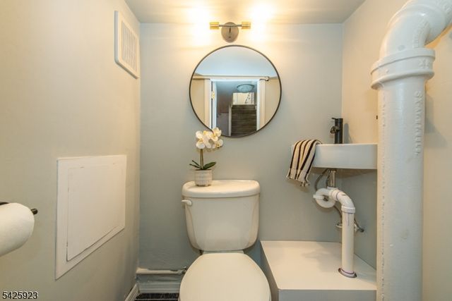 16 Haines Dr, Bloomfield Twp., NJ 07003