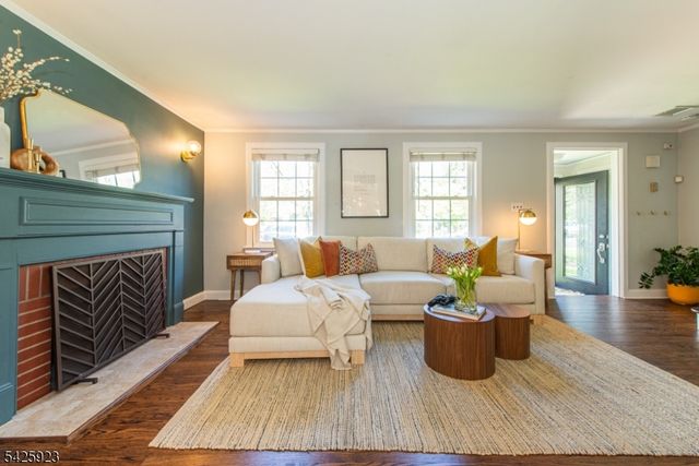 16 Haines Dr, Bloomfield Twp., NJ 07003