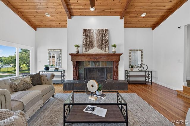 11601 Lakeshore Drive, Creve Coeur, MO 63141