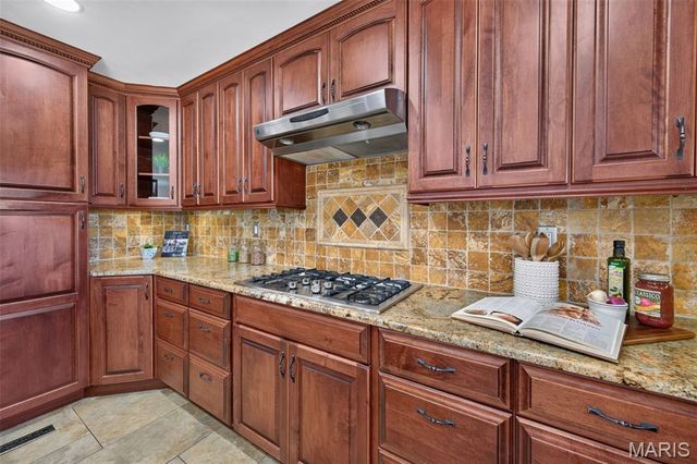 11601 Lakeshore Drive, Creve Coeur, MO 63141