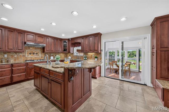 11601 Lakeshore Drive, Creve Coeur, MO 63141
