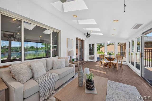 11601 Lakeshore Drive, Creve Coeur, MO 63141