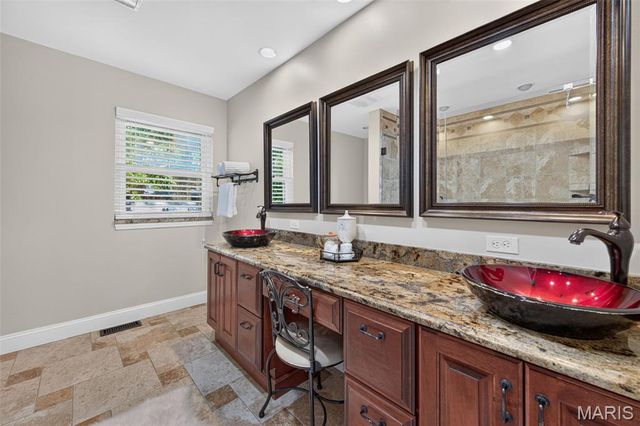 11601 Lakeshore Drive, Creve Coeur, MO 63141