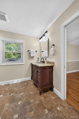11601 Lakeshore Drive, Creve Coeur, MO 63141