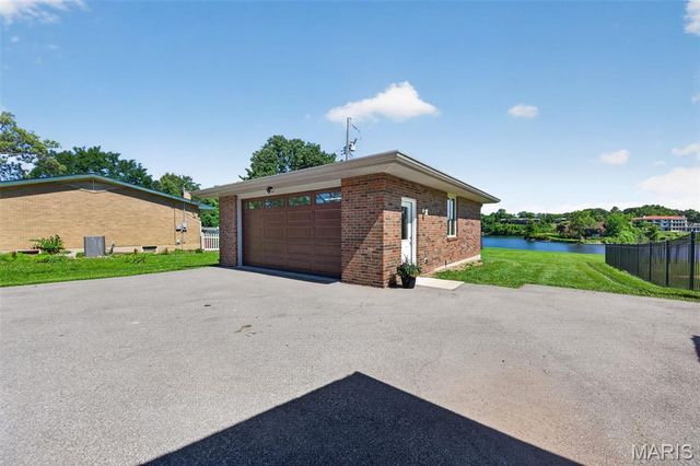 11601 Lakeshore Drive, Creve Coeur, MO 63141