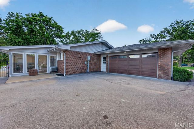 11601 Lakeshore Drive, Creve Coeur, MO 63141