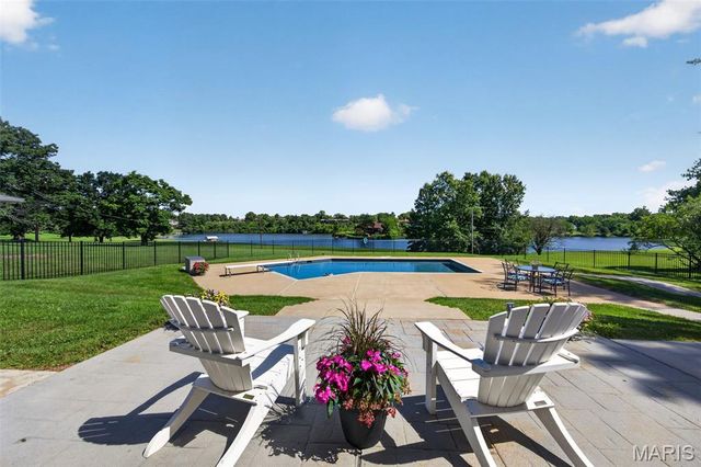 11601 Lakeshore Drive, Creve Coeur, MO 63141