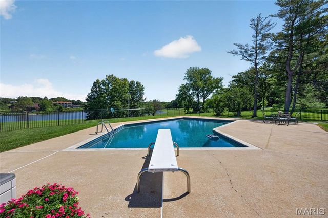 11601 Lakeshore Drive, Creve Coeur, MO 63141