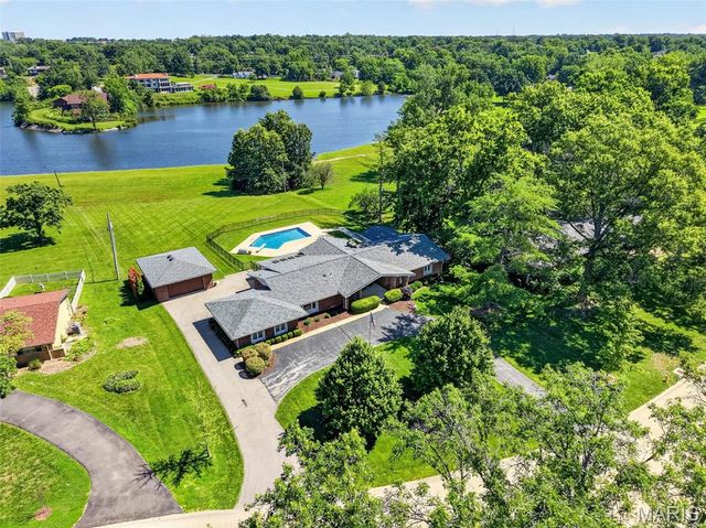 11601 Lakeshore Drive, Creve Coeur, MO 63141
