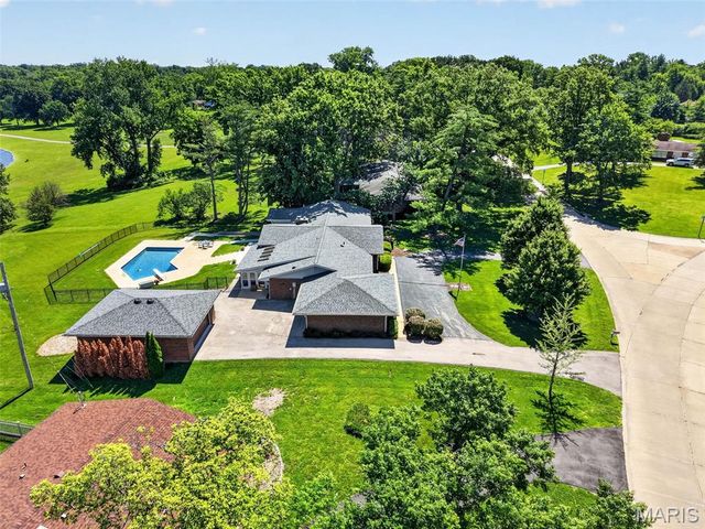 11601 Lakeshore Drive, Creve Coeur, MO 63141