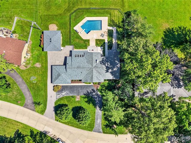 11601 Lakeshore Drive, Creve Coeur, MO 63141