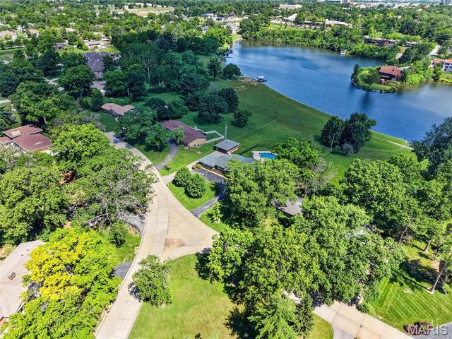 11601 Lakeshore Drive, Creve Coeur, MO 63141