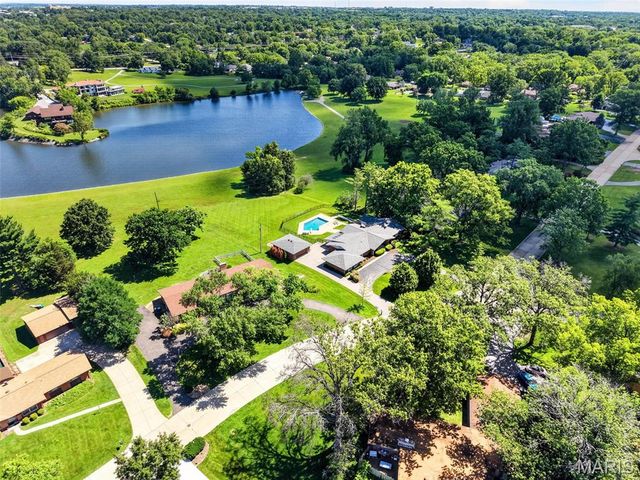 11601 Lakeshore Drive, Creve Coeur, MO 63141