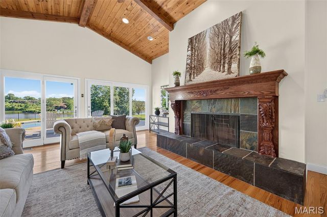 11601 Lakeshore Drive, Creve Coeur, MO 63141