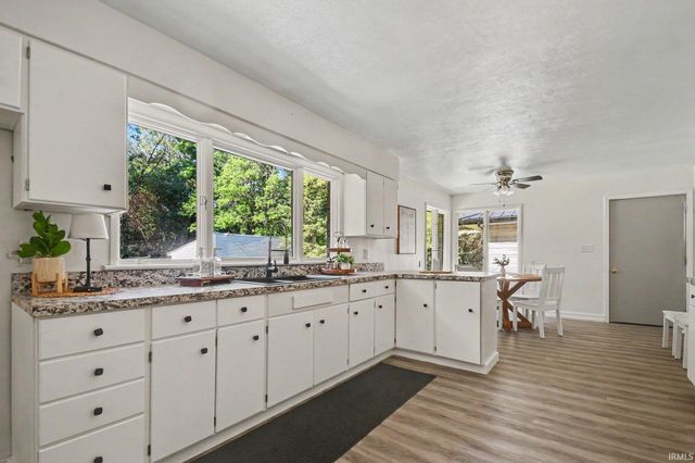 58475 Crumstown Highway, South Bend, IN 46619
