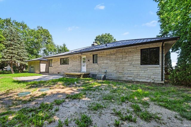 58475 Crumstown Highway, South Bend, IN 46619