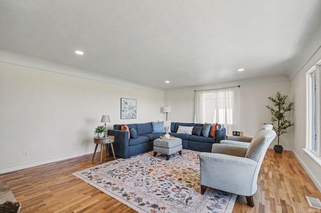 58475 Crumstown Highway, South Bend, IN 46619