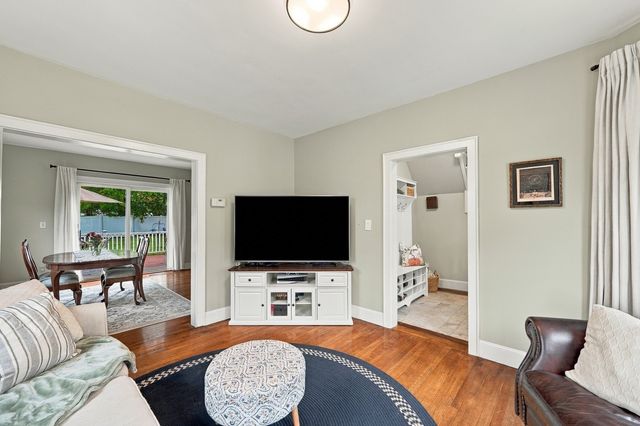 29 Upland St, Holbrook, MA 02343