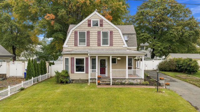 29 Upland St, Holbrook, MA 02343