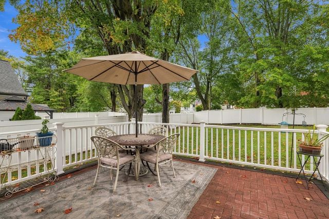 29 Upland St, Holbrook, MA 02343