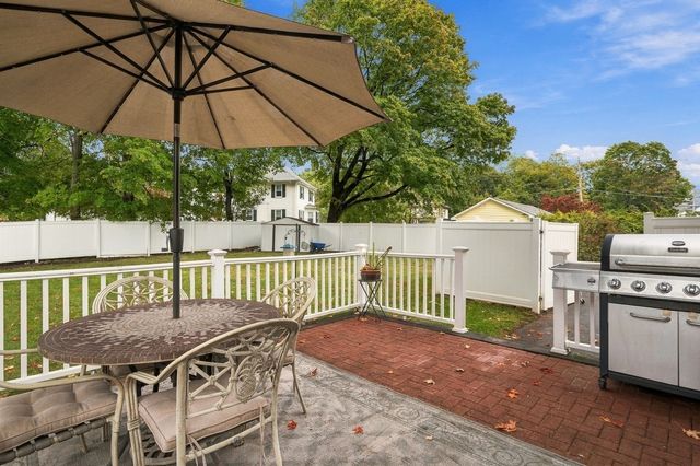 29 Upland St, Holbrook, MA 02343
