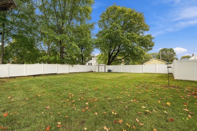 29 Upland St, Holbrook, MA 02343