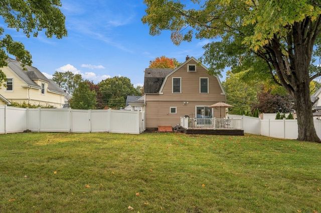 29 Upland St, Holbrook, MA 02343