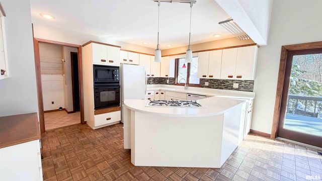 1318 W FEATHERWOOD Drive, Dunlap, IL 61525