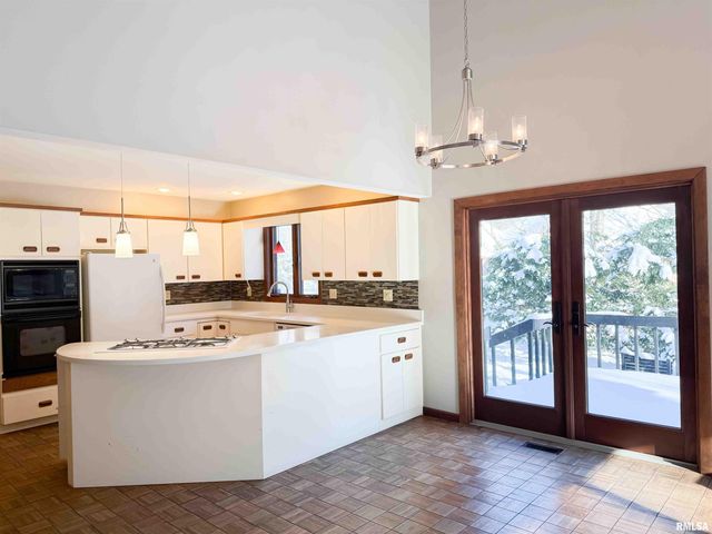 1318 W FEATHERWOOD Drive, Dunlap, IL 61525