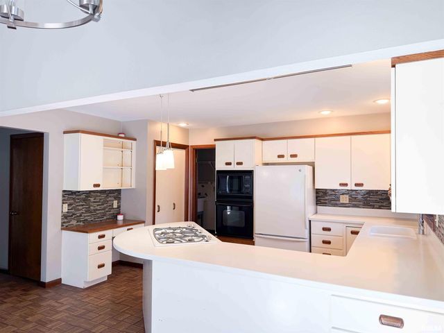 1318 W FEATHERWOOD Drive, Dunlap, IL 61525