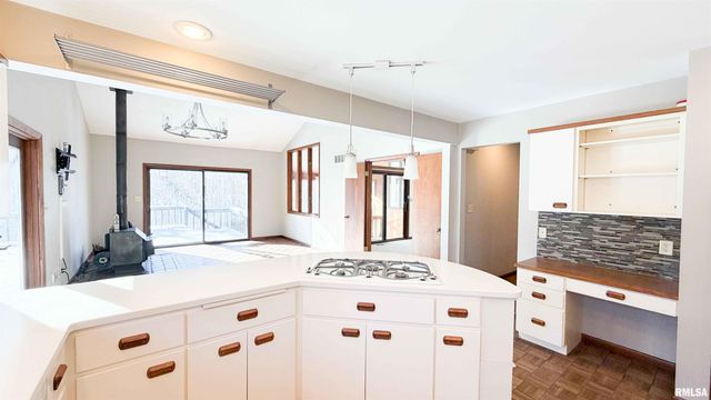 1318 W FEATHERWOOD Drive, Dunlap, IL 61525