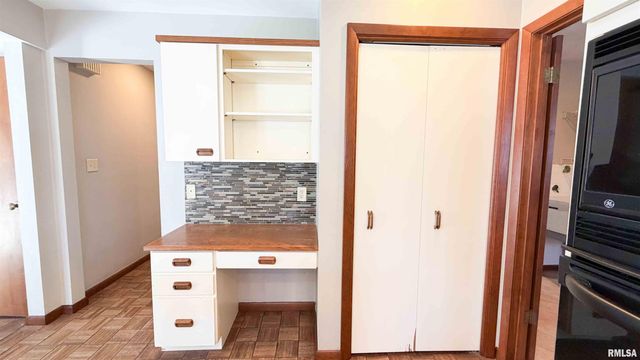 1318 W FEATHERWOOD Drive, Dunlap, IL 61525