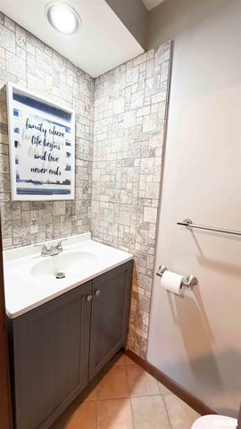 1318 W FEATHERWOOD Drive, Dunlap, IL 61525