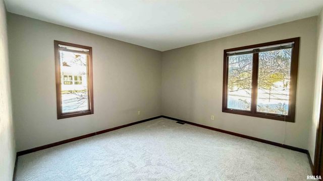 1318 W FEATHERWOOD Drive, Dunlap, IL 61525