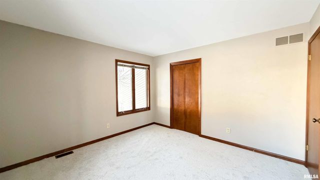 1318 W FEATHERWOOD Drive, Dunlap, IL 61525