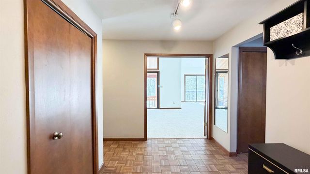 1318 W FEATHERWOOD Drive, Dunlap, IL 61525