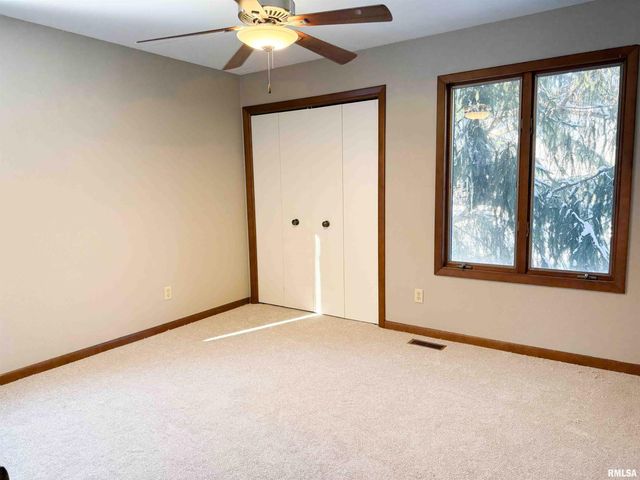 1318 W FEATHERWOOD Drive, Dunlap, IL 61525