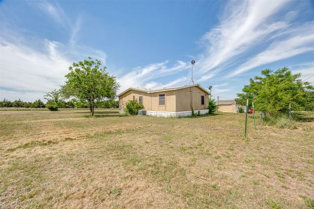 843 County Road 4900, Trenton, TX 75490