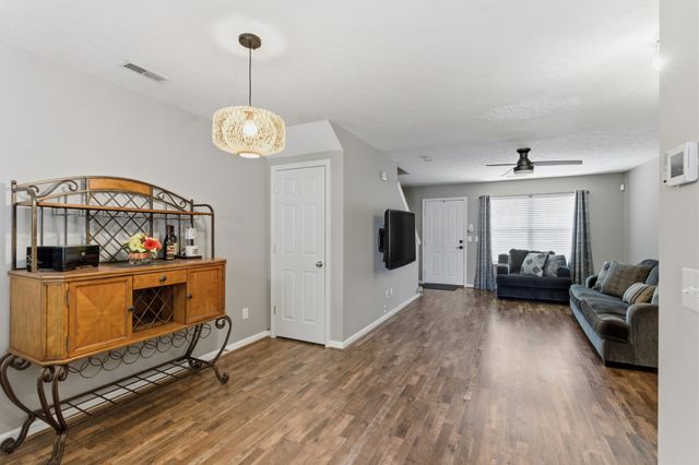 3215 Harpeth Springs Dr, Nashville, TN 37221