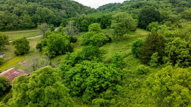 1495 Wolf Hill Rd, Bethpage, TN 37022