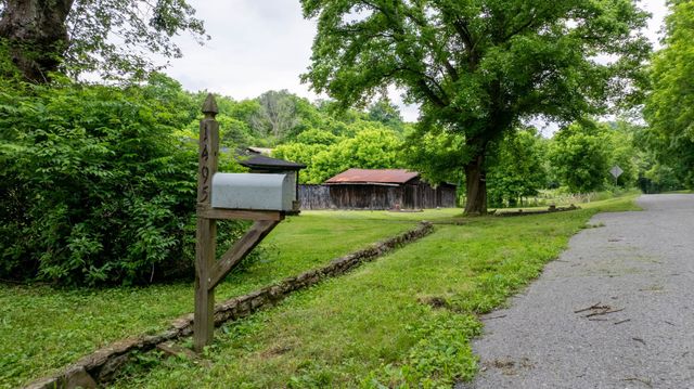 1495 Wolf Hill Rd, Bethpage, TN 37022