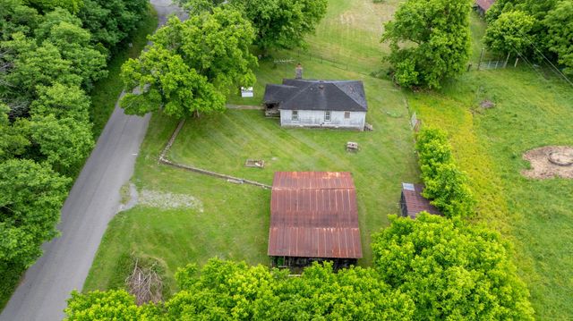 1495 Wolf Hill Rd, Bethpage, TN 37022
